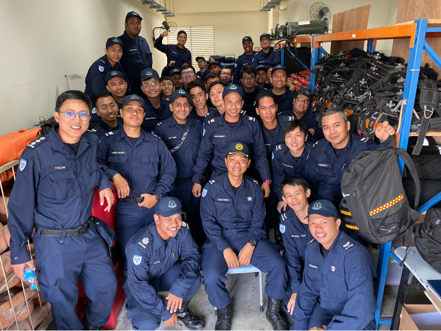 MAJ (NS) Rozaiman (seated in the middle) with 21B RBn Ops Support Company at the completion of their 7th high key in 2019.