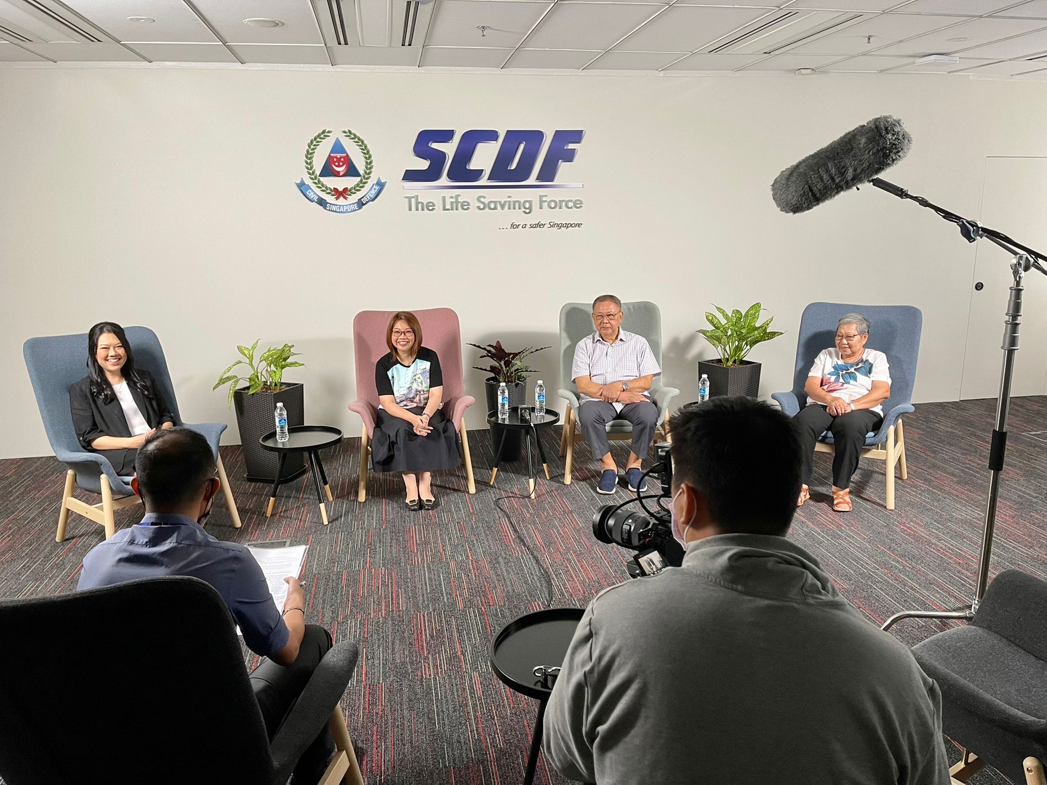 Beverlyn Huang, Bernice Huang, Mr Wong Hoi Kam and Mdm Beatrice Ho.