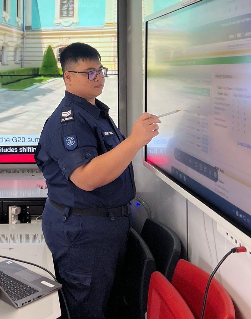 SGT1 (NSF) Muhammad Saufi Bin Hussain checking the laptop projection
