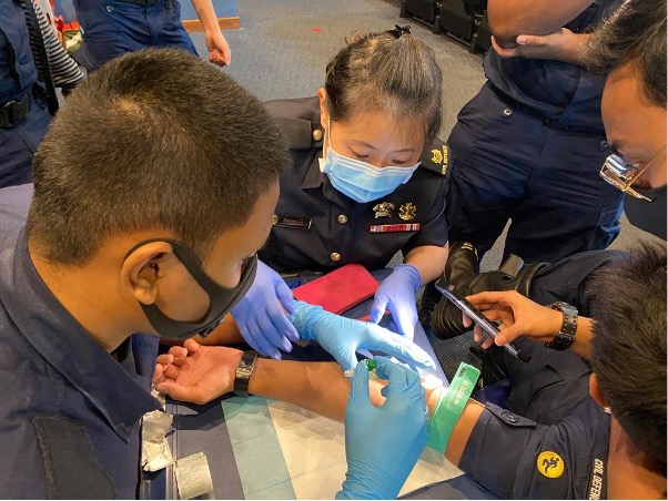 LTC Carolyn supervising a practical training session with a Paramedic Trainee