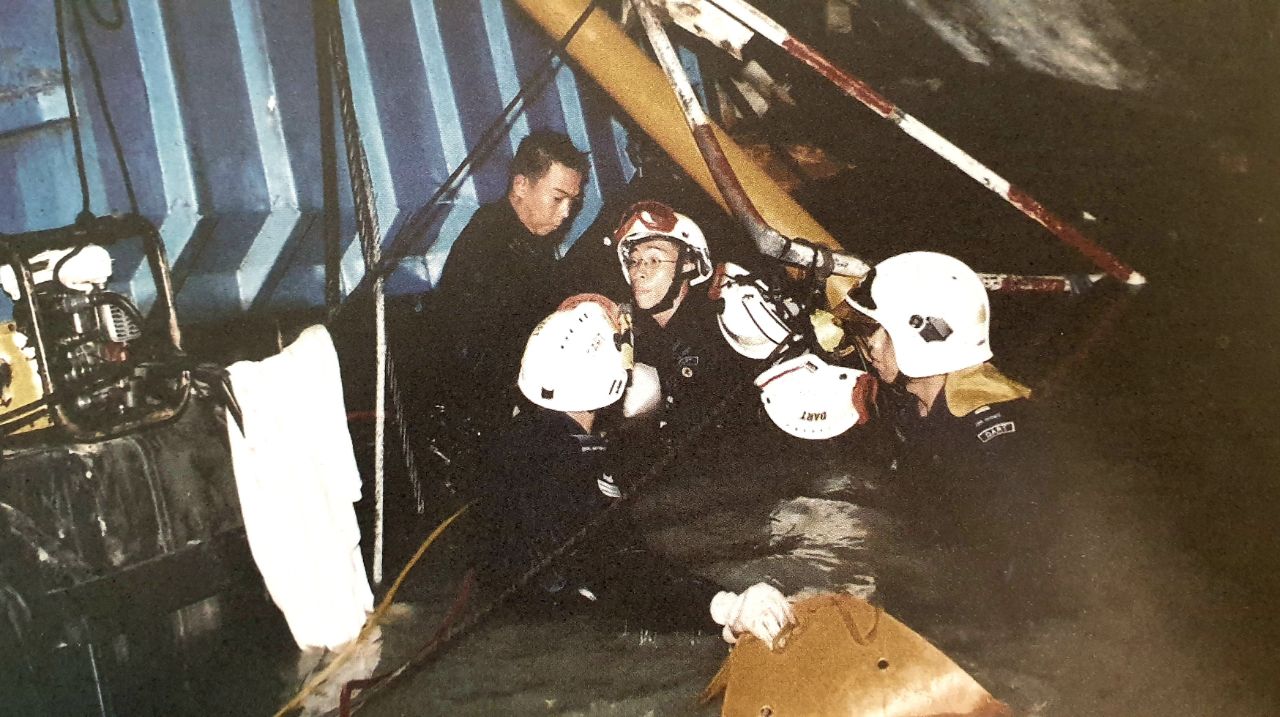 COL Chew Keng Tok (facing the camera), then CAPTAIN Chew, and fellow DART rescuers conducting underwater search operation in trying to locate a victim trapped in the water.