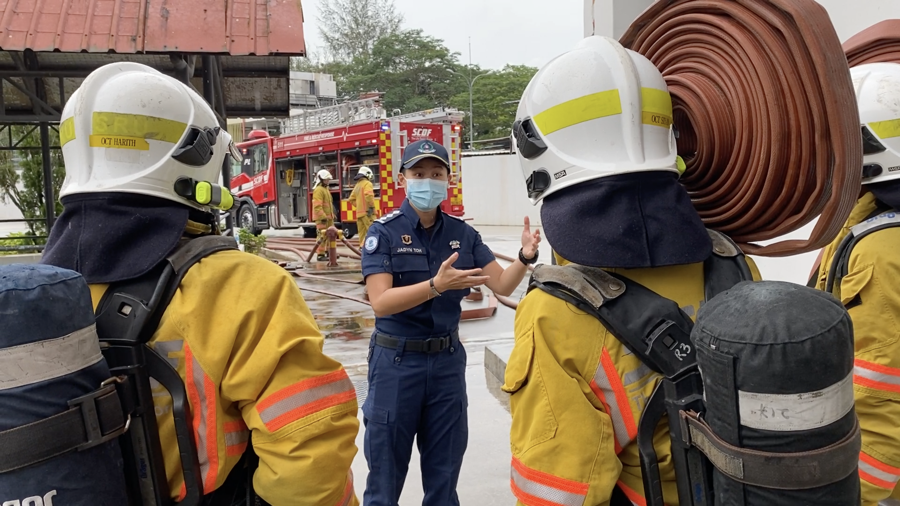 CPT Jadyn giving guidance to the trainees before an exercise